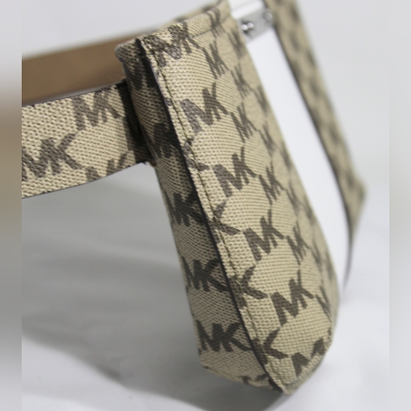 Michael Kors logo Belt bag, SM. EUC - Picture 7 of 16